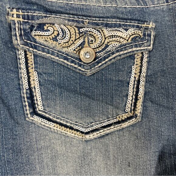 Vanity Premium Distressed Curvy Cropped Jeans Size 29 NWT - Picture 8 of 9